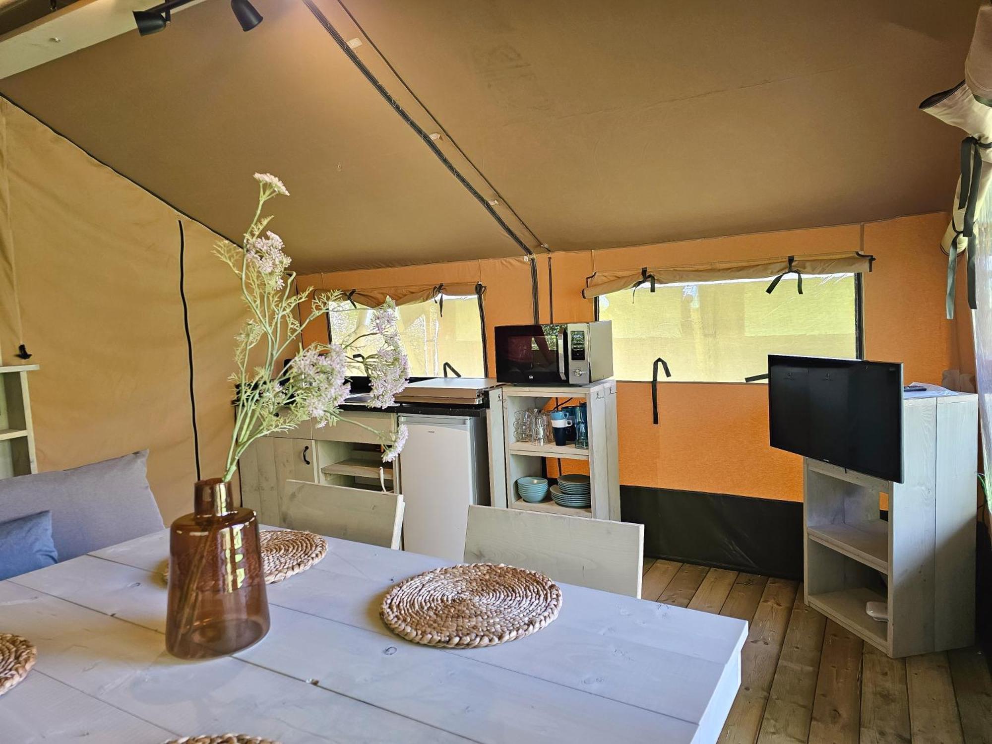 Safaritent Met Prive Sanitair In Hoofdgebouw * Aagtekerke